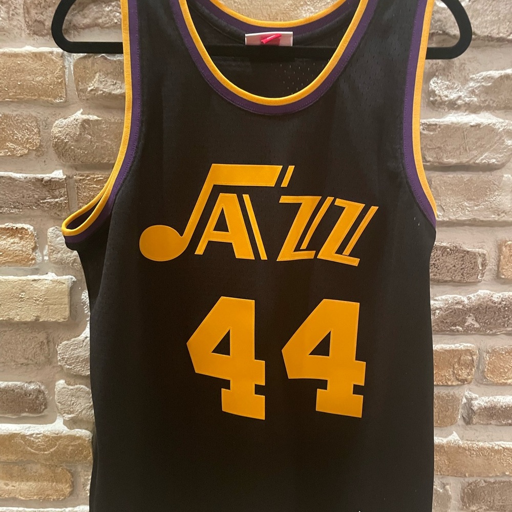 “Pistol” Pete Utah Jazz  Hardwood Classic Mitchell & Ness Jersey LIKE NEW!!!